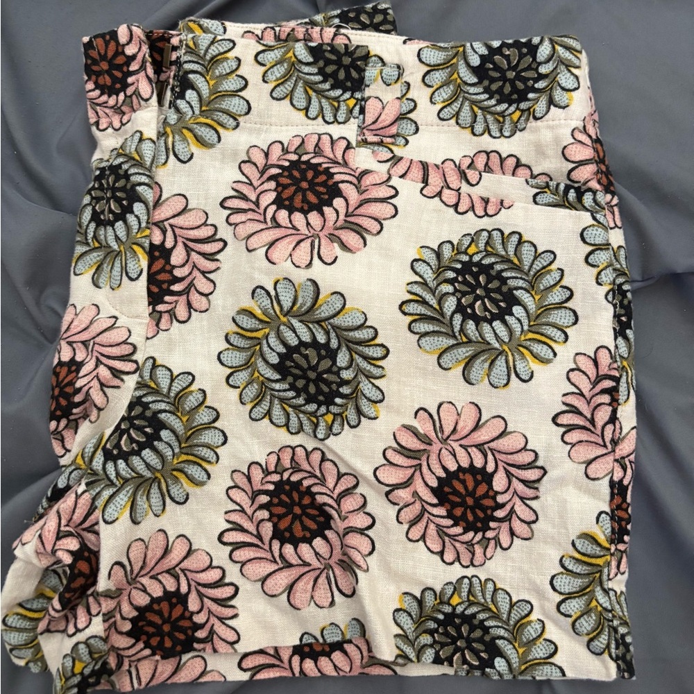 LOFT Cream linen blend shorts